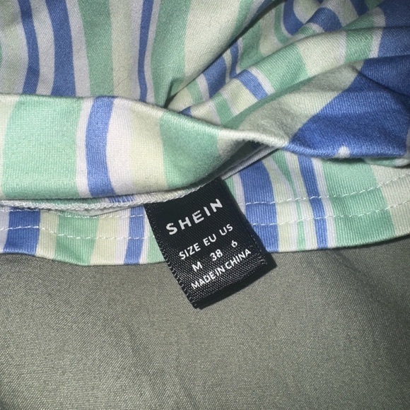 OPEN BACK ABSTRACT TOP - Picture 2 of 3